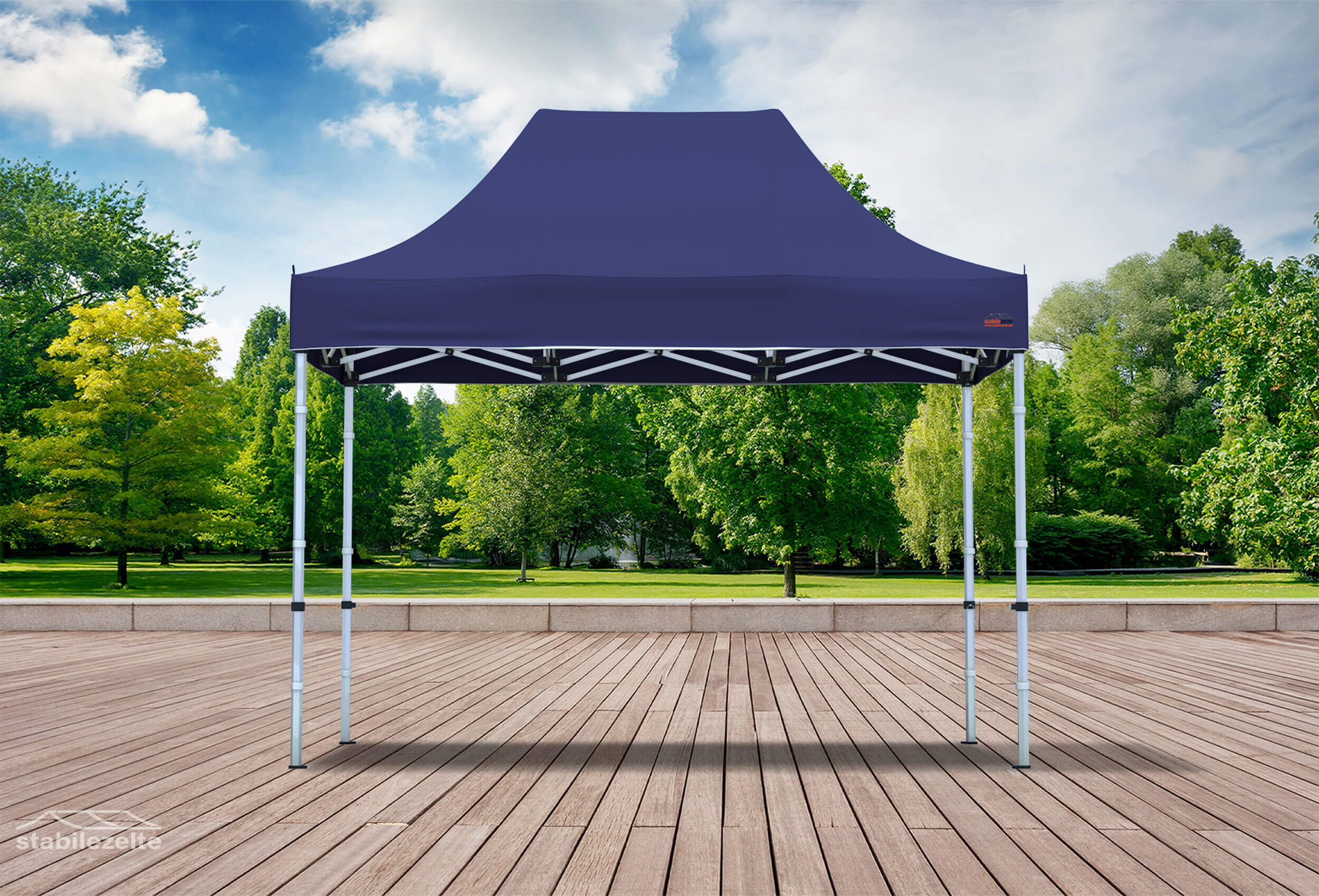 Blauer Faltpavillon ohne Seitenteile 3 x 2m in einem Park