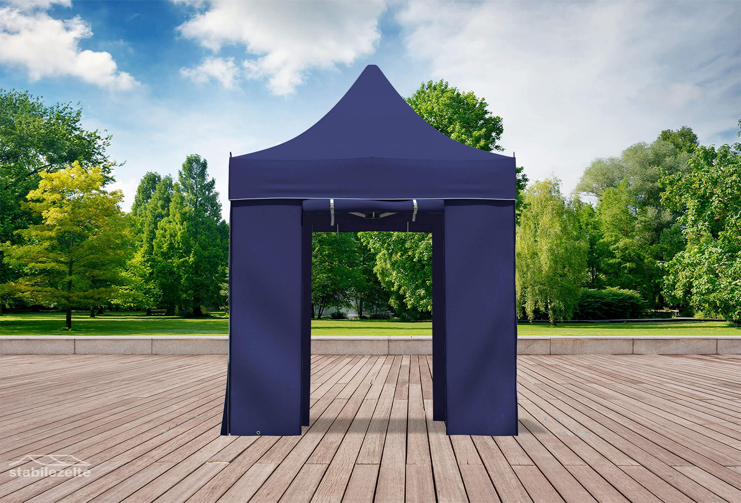 Blauer Faltpavillon mit geöffneten Türen 2 x 2m in einem Park