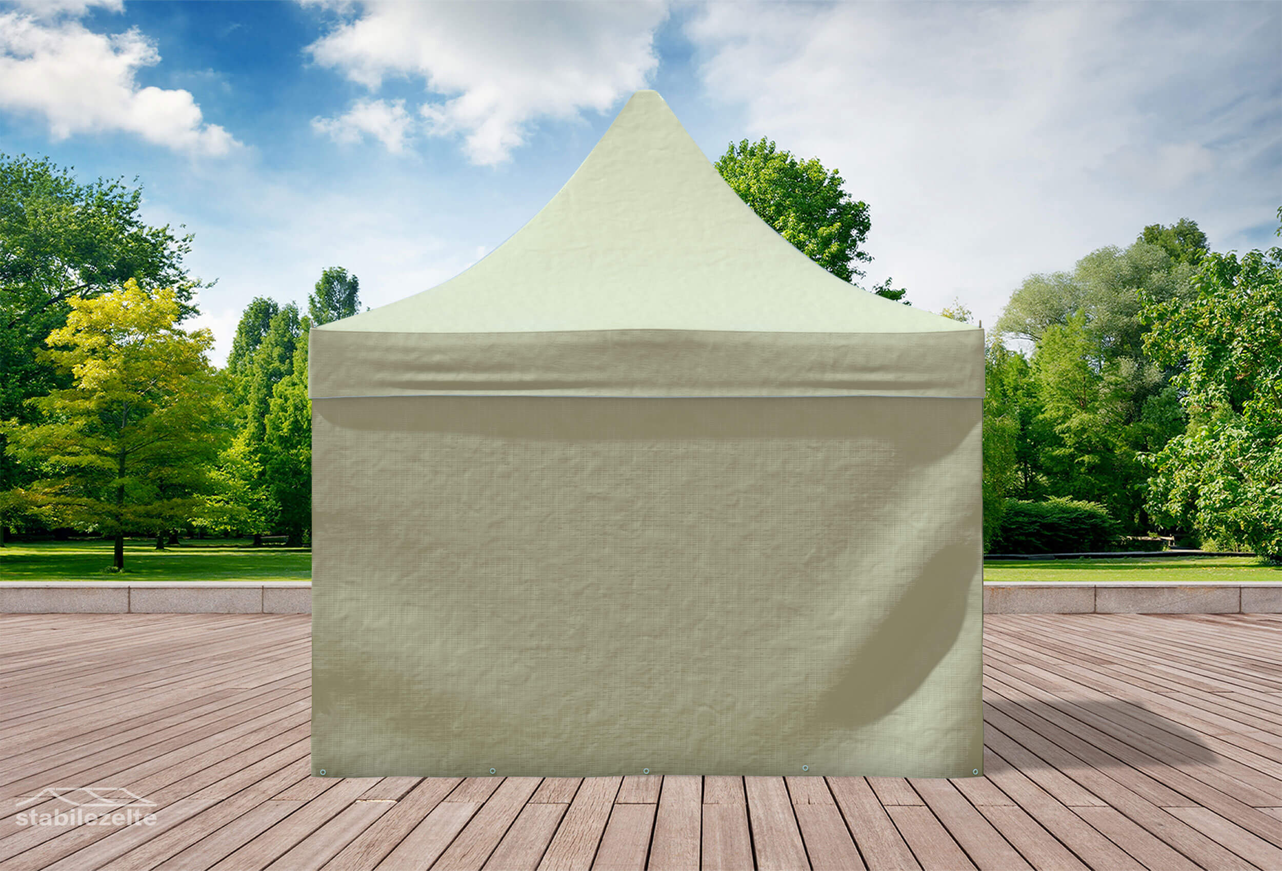Beiger Faltpavillon mit geschlossenen Seitenteilen 3 x 3m in einem Park