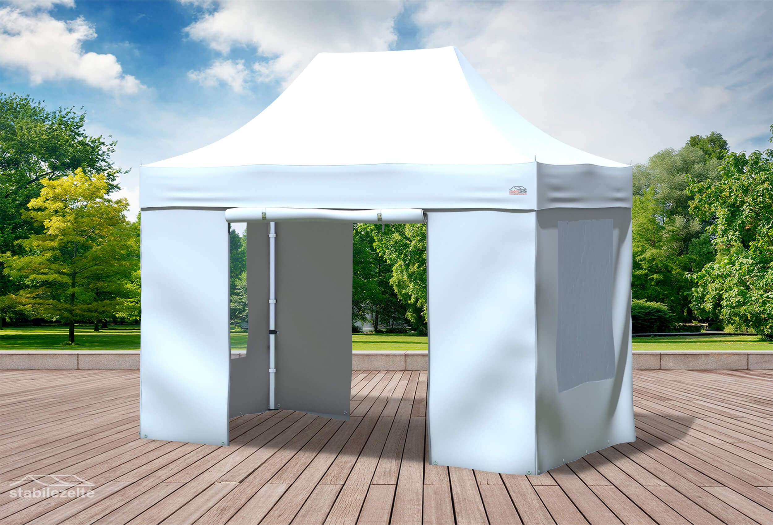 Weißer Faltpavillon mit Fenster und Türen 3 x 2m in einem Park