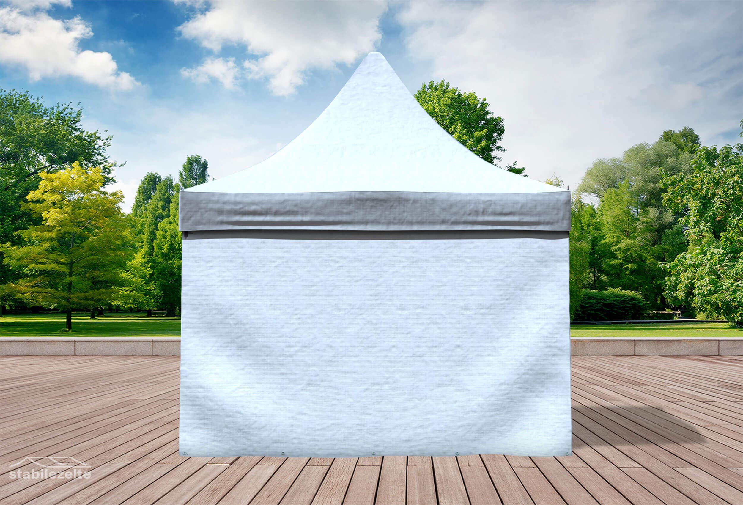 Weißer Faltpavillon mit geschlossenen Seitenteilen 3 x 3m in einem Park