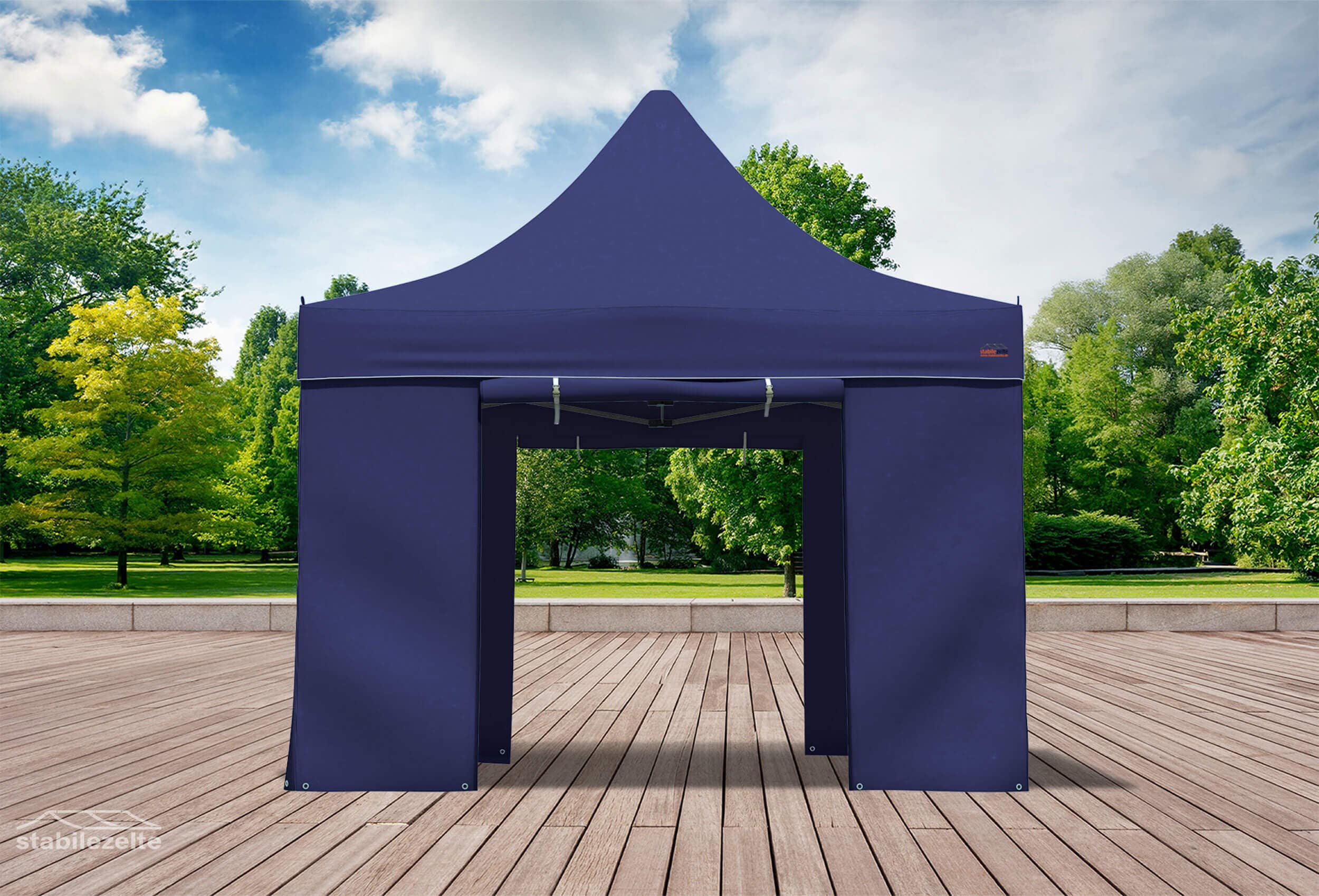 Blauer Faltpavillon mit geöffneten Türen 3 x 3m in einem Park