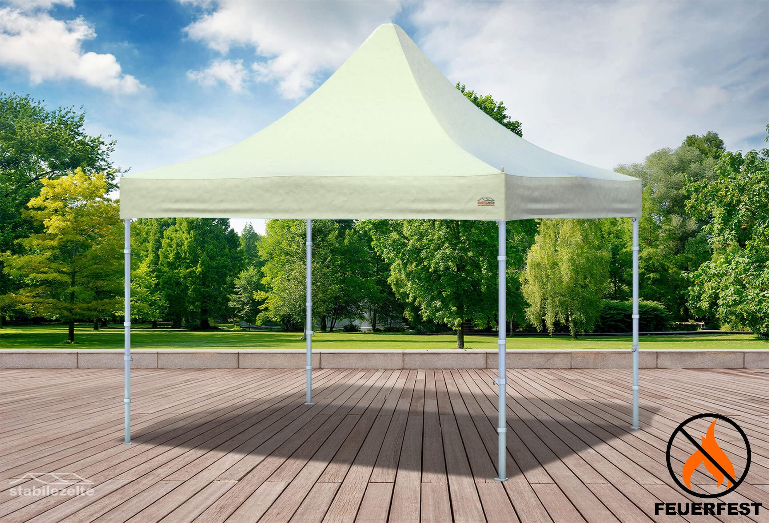 Beiger Faltpavillon ohne Seitenteile 3 x 3m in einem Park