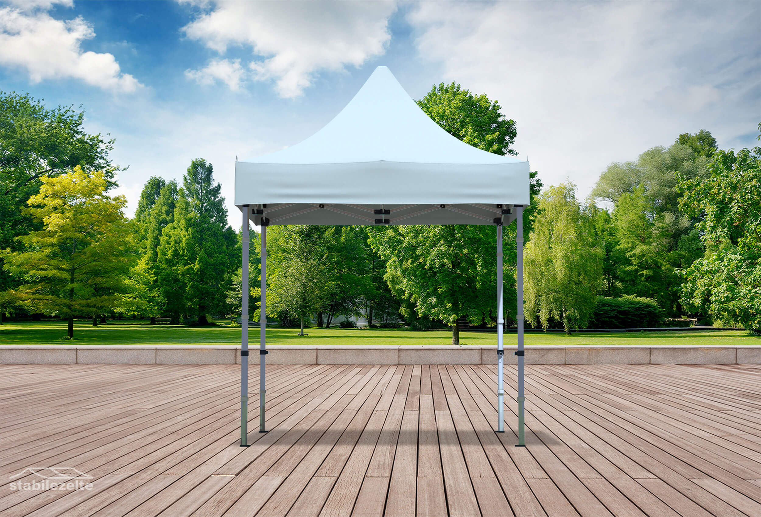 Grauer Faltpavillon ohne Seitenteile 2 x 2m in einem Park